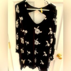 Free People. Black with white stitching linen dress. Size: SP